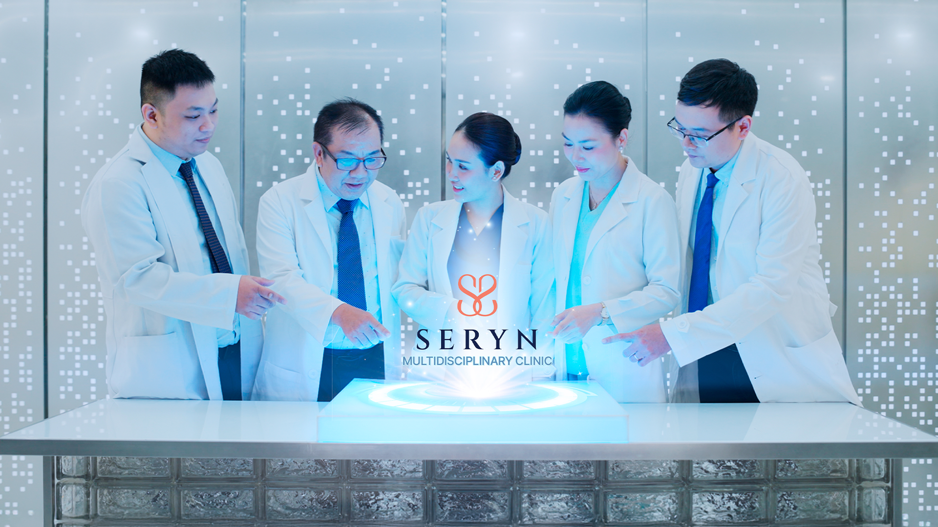 Đội ngũ bác sĩ tại SERYN Clinic cùng phối hợp phân tích và ra quyết định y khoa trong một phác đồ cá nhân hóa