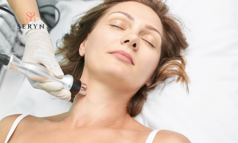 Trẻ hóa toàn diện vùng cổ nhờ vào liệu pháp đa công nghệ SERA CORE