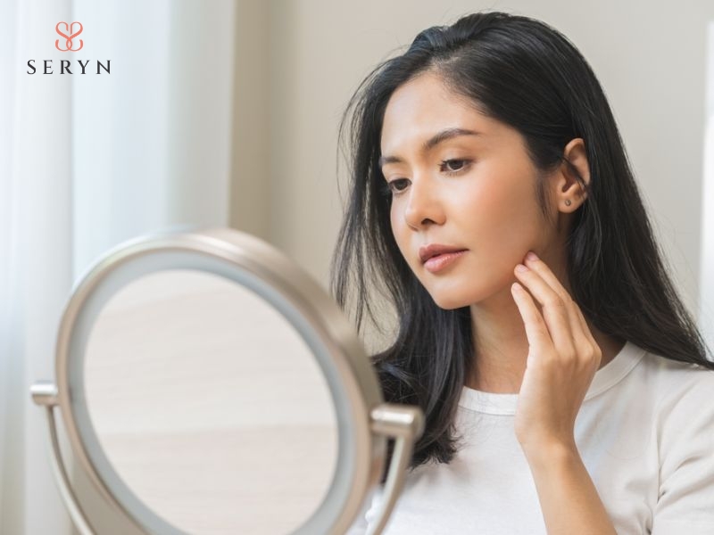 Suy giảm collagen và elastin khiến vùng da quanh mắt chảy xệ theo thời gian