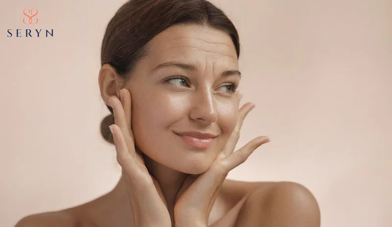 Bạn nên can thiệp chủ động để giảm nếp nhăn sớm trên trán, tiết kiệm thời gian và chi phí