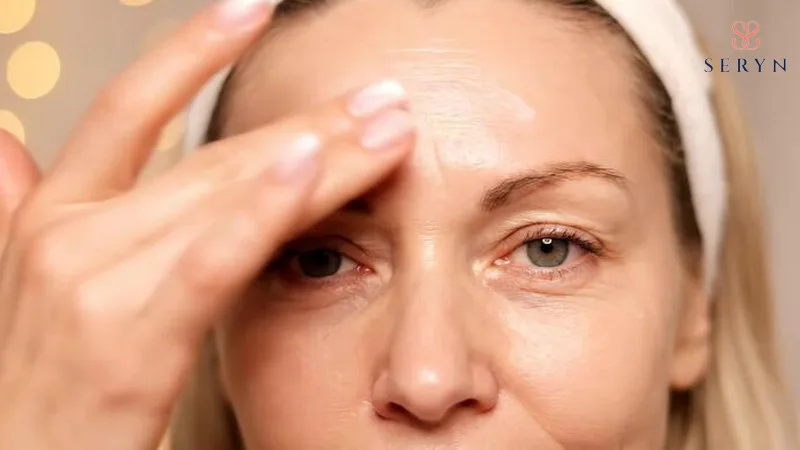 Cách làm mờ nếp nhăn trên trán bằng sản phẩm dưỡng đặc trị