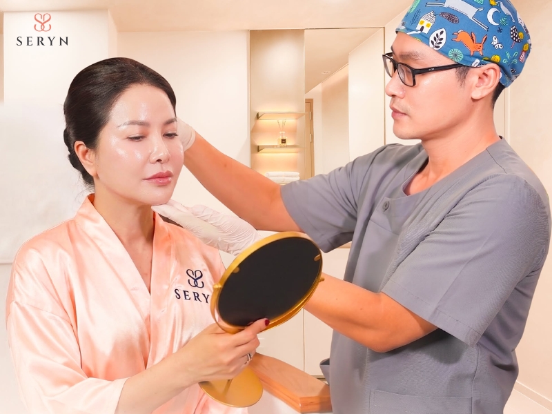 Tái khám đúng lịch và dùng thuốc theo chỉ định giúp bác sĩ theo dõi quá trình hồi phục Tái khám đúng lịch và dùng thuốc theo chỉ định giúp bác sĩ theo dõi quá trình hồi phục
