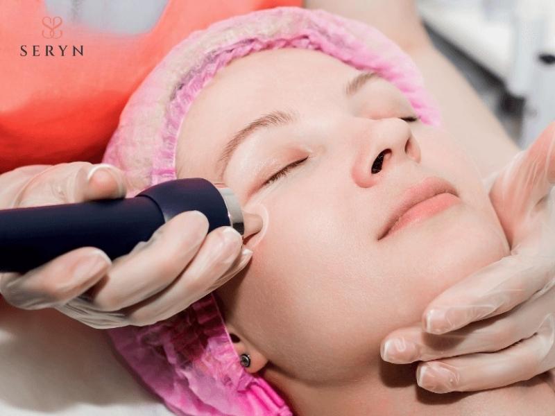 RF có thể được ứng dụng tại các vùng mỏng như quanh mắt, cổ và dưới cằm RF có thể được ứng dụng tại các vùng mỏng như quanh mắt, cổ và dưới cằm