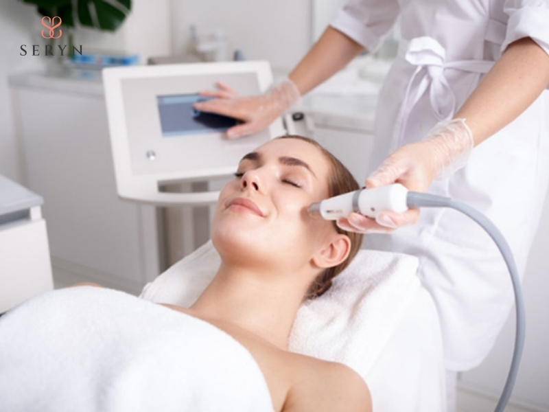 Trẻ hóa da không xâm lấn là tác động qua bề mặt da mà không cần rạch, cắt hoặc đưa kim xuyên sâu. Trẻ hóa da không xâm lấn là tác động qua bề mặt da mà không cần rạch, cắt hoặc đưa kim xuyên sâu.