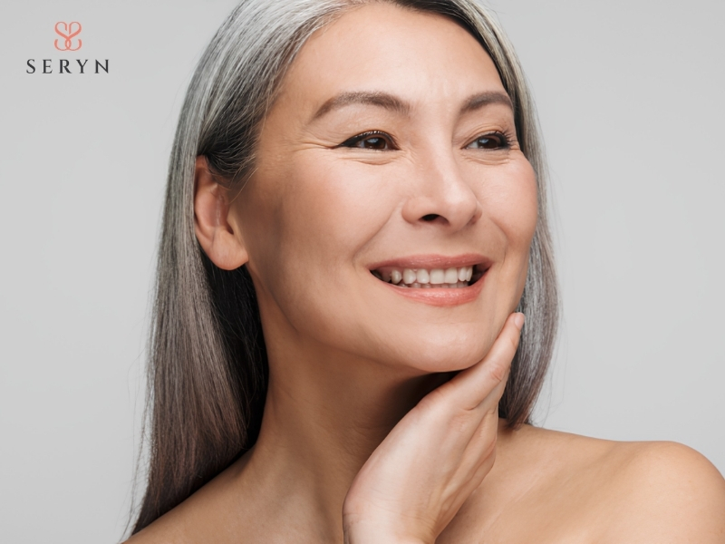 Nhóm 40 đến 55 tuổi có da chùng ở vùng má, rãnh mũi má sâu và đường viền hàm kém sắc nét Nhóm 40 đến 55 tuổi có da chùng ở vùng má, rãnh mũi má sâu và đường viền hàm kém sắc nét