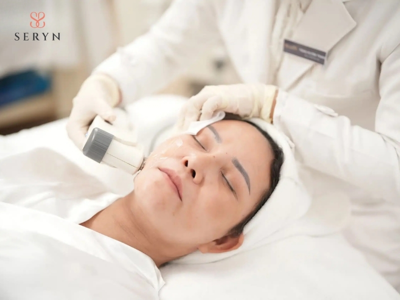 HIFU sử dụng sóng siêu âm hội tụ để tạo nhiệt tại các điểm tác động sâu dưới da HIFU sử dụng sóng siêu âm hội tụ để tạo nhiệt tại các điểm tác động sâu dưới da