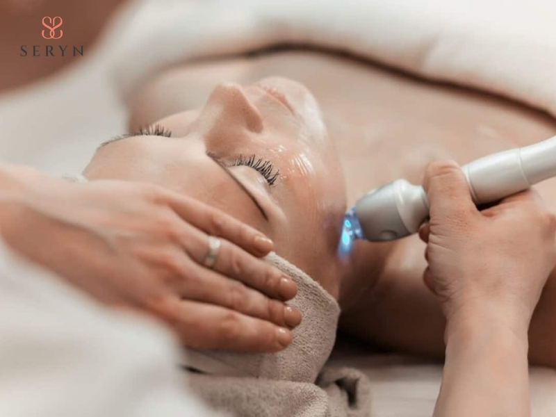 Trẻ hóa da xâm lấn tối thiểu là các tác động vào các lớp da bằng năng lượng hoặc kim siêu nhỏ mà không cần phẫu thuật Trẻ hóa da xâm lấn tối thiểu là các tác động vào các lớp da bằng năng lượng hoặc kim siêu nhỏ mà không cần phẫu thuật