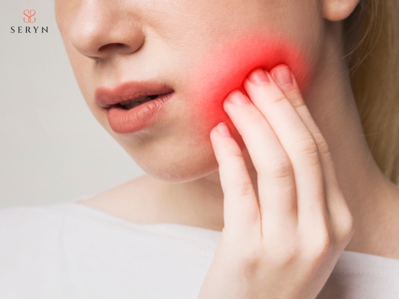 Hình thành u hạt có thể khiến vùng má sưng đau kéo dài và cần được bác sĩ đánh giá Hình thành u hạt có thể khiến vùng má sưng đau kéo dài và cần được bác sĩ đánh giá