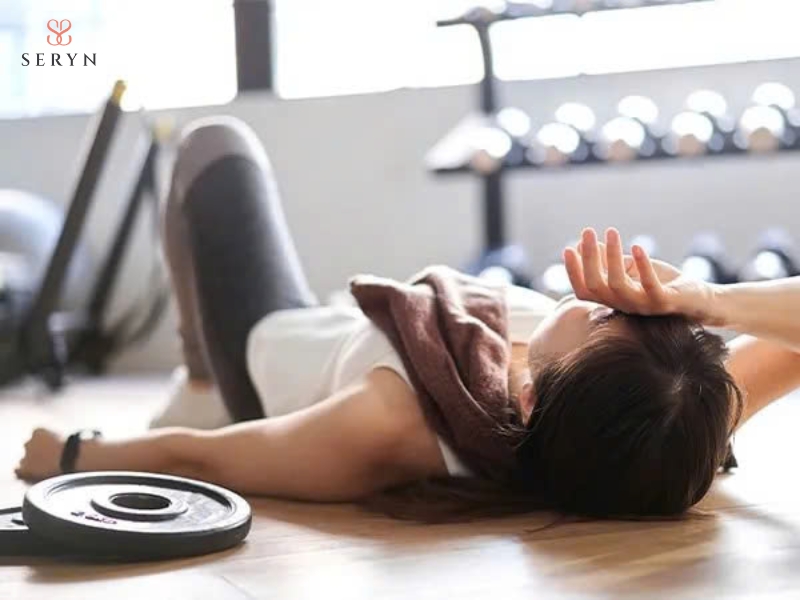 Giảm cân nhanh có thể khiến khuôn mặt gầy đi và vùng má hóp rõ hơn. Giảm cân nhanh có thể khiến khuôn mặt gầy đi và vùng má hóp rõ hơn.