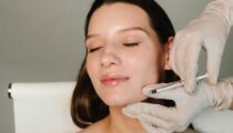 Dịch vụ làm đầy má hóp giá rẻ bất thường có thể tiềm ẩn nguy cơ biến chứng