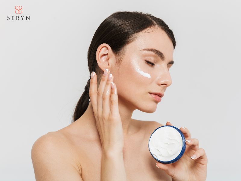 Dưỡng ẩm và chống nắng đều đặn giúp duy trì hàng rào bảo vệ và độ đàn hồi của da Dưỡng ẩm và chống nắng đều đặn giúp duy trì hàng rào bảo vệ và độ đàn hồi của da