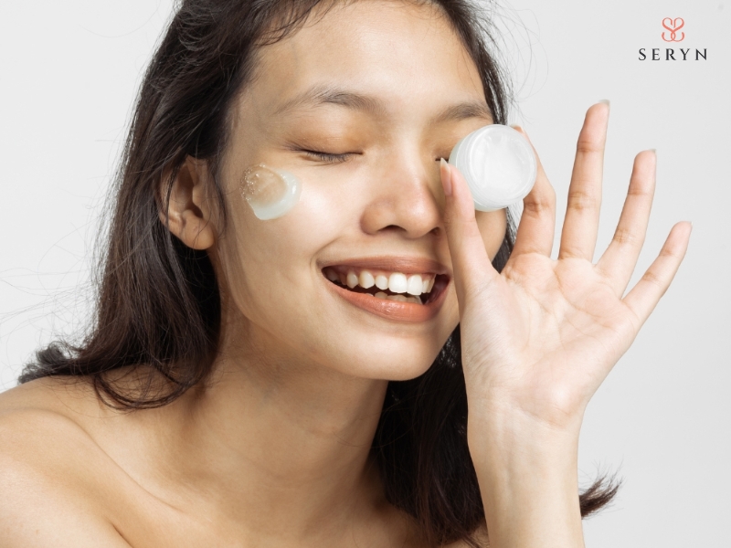 Giữ ẩm da đầy đủ bằng sản phẩm dịu nhẹ sau khi thực hiện công nghệ làm đẹp Giữ ẩm da đầy đủ bằng sản phẩm dịu nhẹ sau khi thực hiện công nghệ làm đẹp