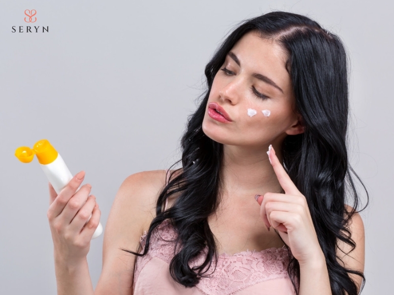 Chống nắng và chăm sóc da giúp hỗ trợ làm chậm quá trình hình thành rãnh cười Chống nắng và chăm sóc da giúp hỗ trợ làm chậm quá trình hình thành rãnh cười