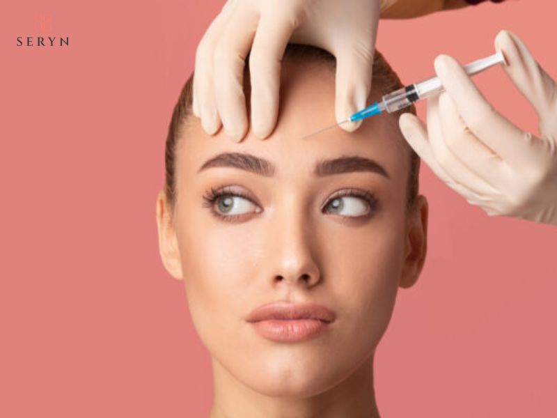 Filler HA được tiêm vào vùng trán để làm đầy rãnh nhăn Filler HA được tiêm vào vùng trán để làm đầy rãnh nhăn