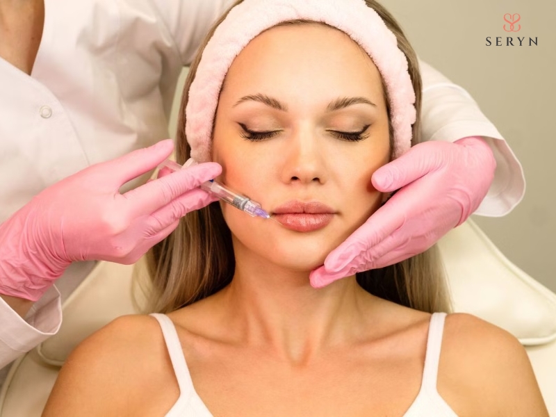 Filler HA được tiêm vào vùng rãnh mũi má để bổ sung thể tích mô mềm Filler HA được tiêm vào vùng rãnh mũi má để bổ sung thể tích mô mềm